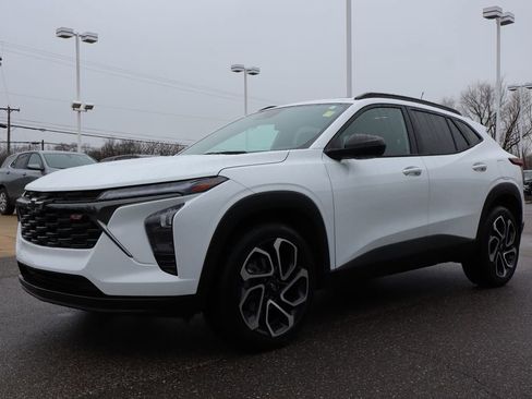 Used 2025 Chevrolet Trax RS w/ Sunroof Package image 8