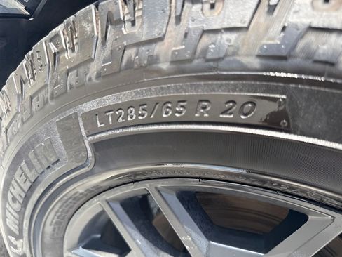 Used 2024 Tesla Cybertruck AWD Crew Cab image 27