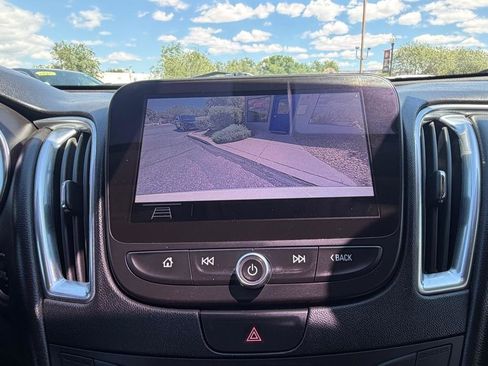 Used 2020 Chevrolet Malibu Premier FWD image 32