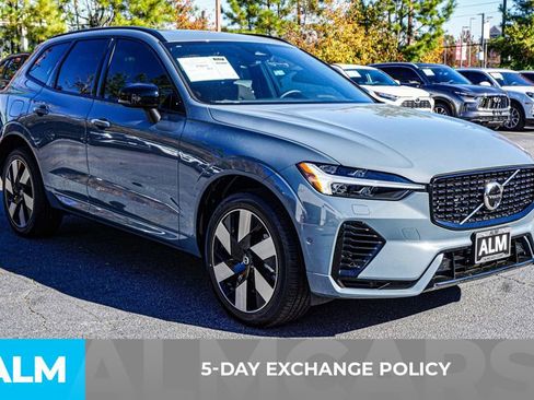 Used 2024 Volvo XC60 T8 Plus w/ Climate Package image 4