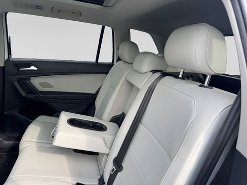 Used 2020 Volkswagen Tiguan SE w/ Panoramic Sunroof Package image 22