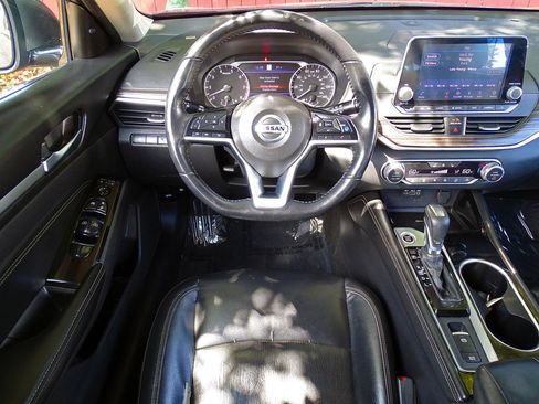 Used 2020 Nissan Altima 2.5 SL FWD image 32
