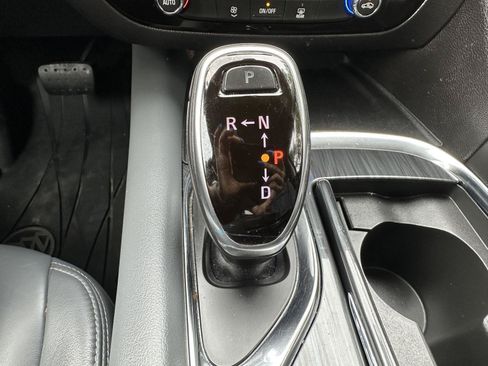 Used 2019 Buick Enclave Essence FWD image 22