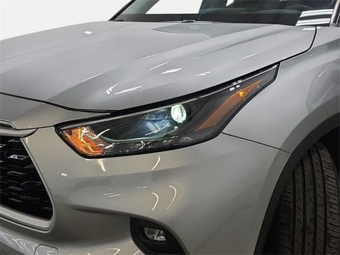 Certified 2024 Toyota Highlander XLE image 31