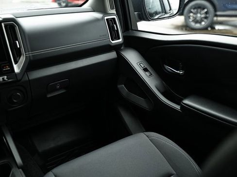 Used 2025 Nissan Frontier SV w/ SV Convenience Package image 27