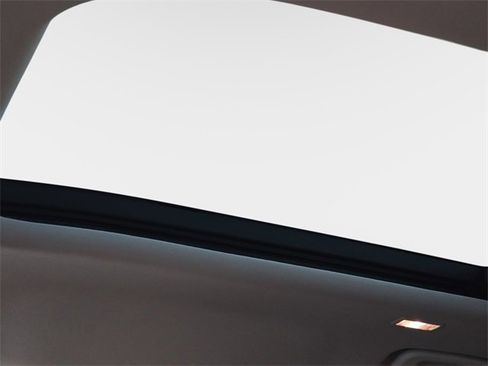 Used 2025 Land Rover Defender 110 S image 31