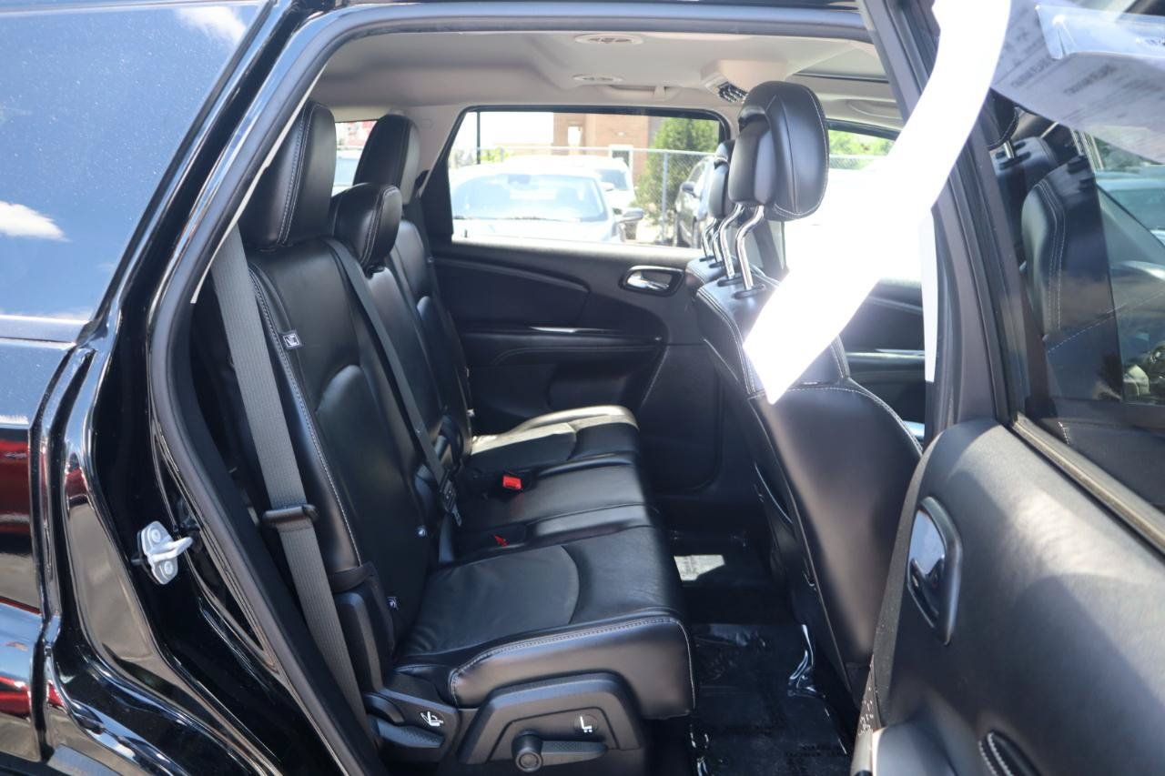 Used 2018 Dodge Journey Crossroad w/ Nav & Sun Group FWD image 12