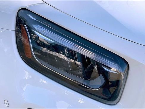 Used 2025 Mercedes-Benz GLB 250 4MATIC image 23