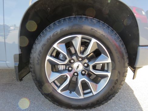 Used 2025 Chevrolet Silverado 1500 RST AWD/4WD image 11