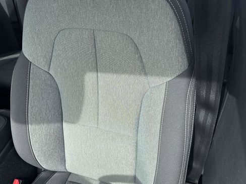 Used 2024 Volvo XC40 B5 Core image 26