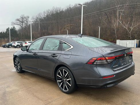 Used 2023 Honda Accord Touring image 9