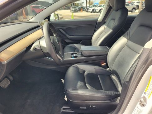 Used 2020 Tesla Model 3 Standard Range image 3