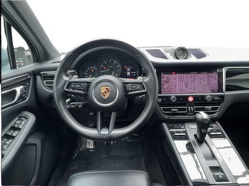 Used 2024 Porsche Macan AWD/4WD image 35