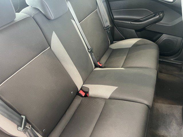 Used 2012 Ford Focus SE FWD image 31