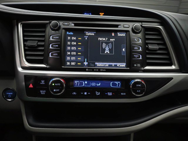 Used 2017 Toyota Highlander XLE AWD/4WD image 30