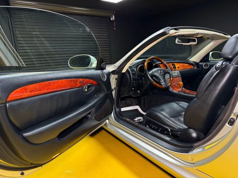 Used 2005 Lexus SC 430 Convertible image 22