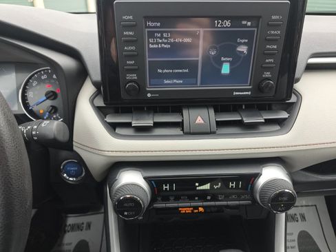 Certified 2021 Toyota RAV4 XLE w/ Convenience Package image 21