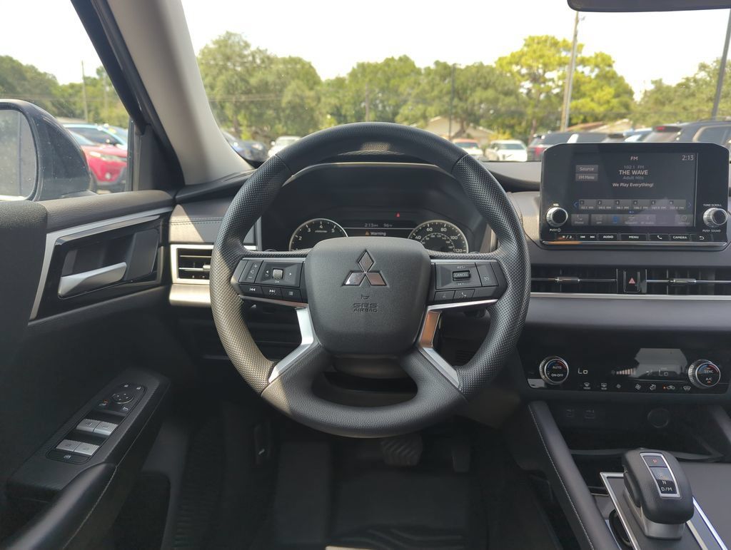 Used 2024 Mitsubishi Outlander ES AWD/4WD image 17