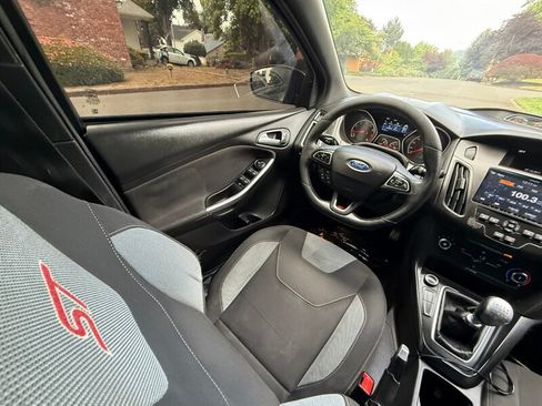 Used 2017 Ford Focus ST FWD image 19