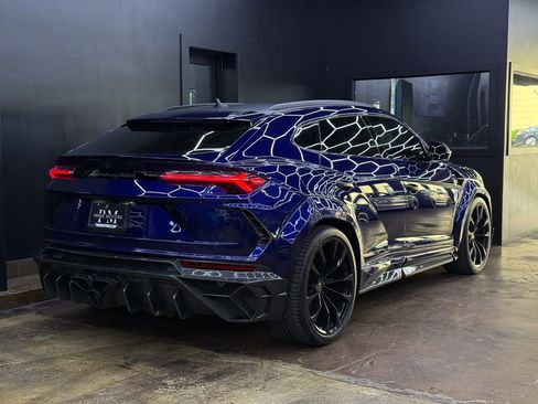 Used 2022 Lamborghini Urus AWD/4WD image 9