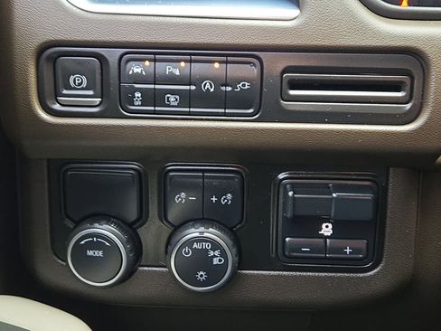 Used 2022 Chevrolet Tahoe LT w/ Luxury Package image 21