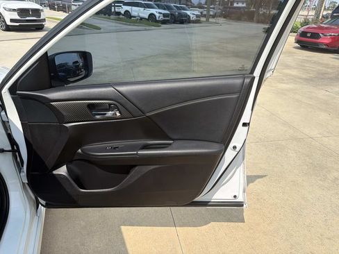Used 2017 Honda Accord Sport image 13