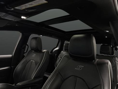 Certified 2025 Chrysler Pacifica Limited image 7