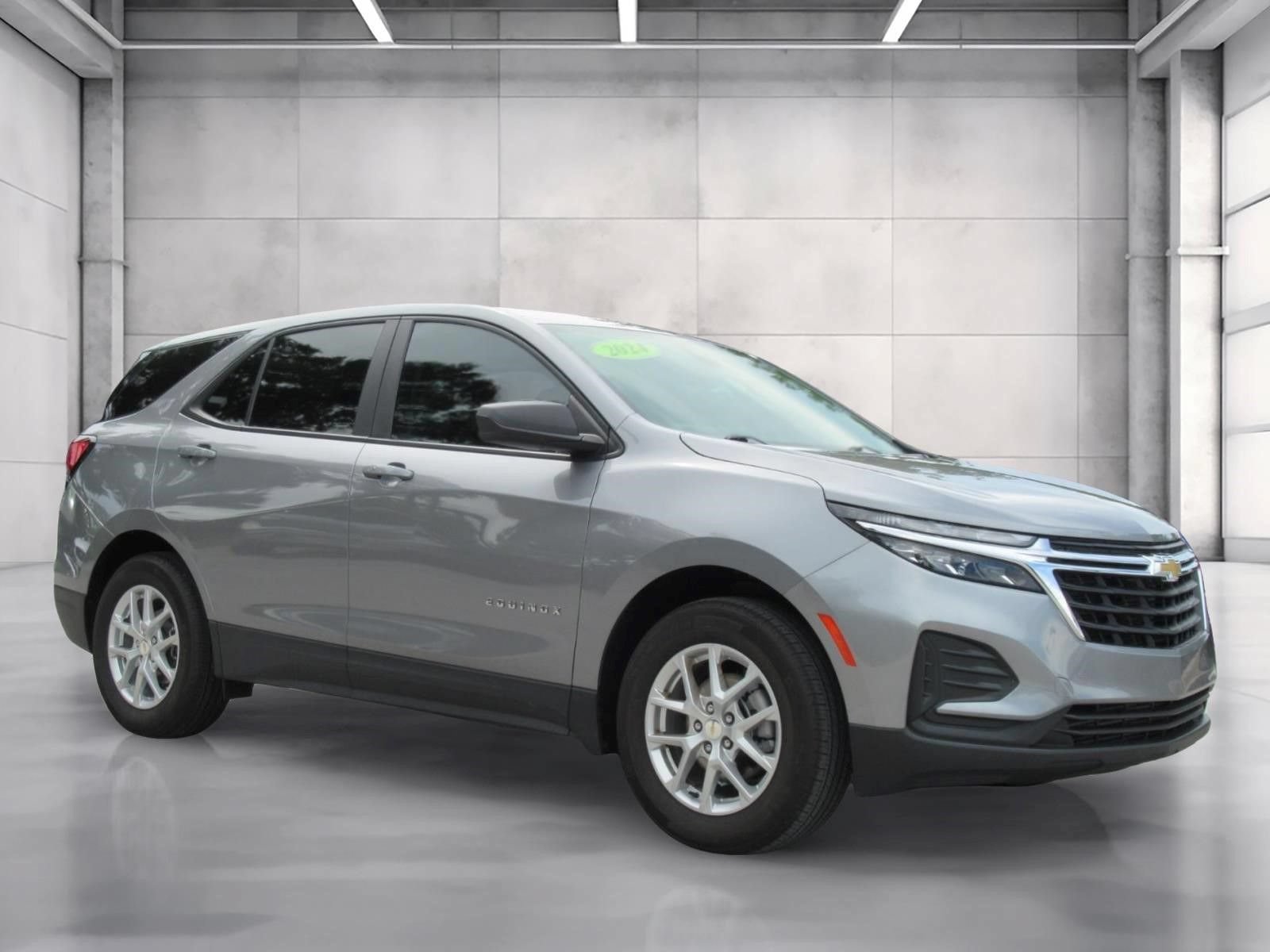 Used 2024 Chevrolet Equinox LS w/ LS Convenience Package FWD image 1