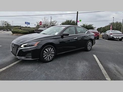 Used 2024 Nissan Altima 2.5 SV image 22