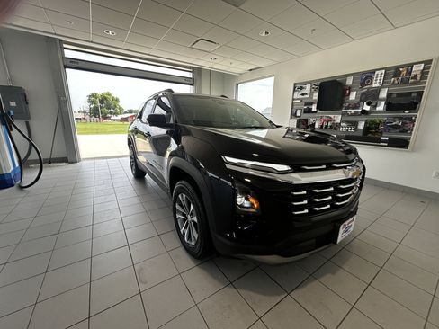 Used 2026 Chevrolet Equinox LT w/ Convenience Package II FWD image 1