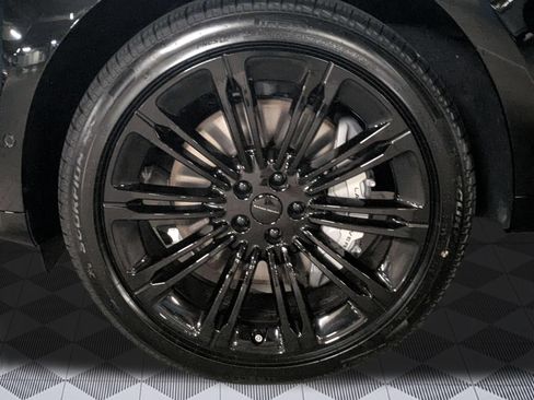 New 2026 Land Rover Range Rover Long Wheelbase SE AWD/4WD image 9
