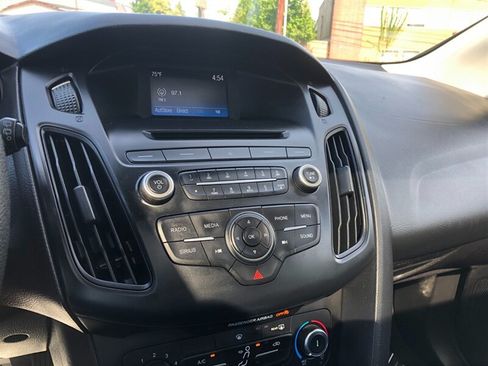 Used 2015 Ford Focus SE FWD image 13