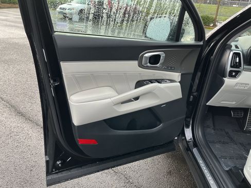 Used 2023 Kia Sorento SX Prestige image 17