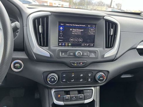 Used 2024 GMC Terrain SLE image 18