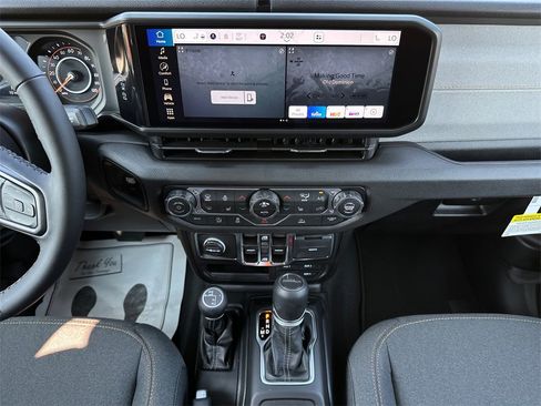 New 2025 Jeep Gladiator Sport image 16