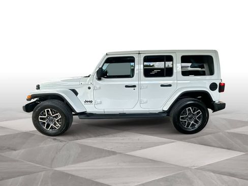 Used 2026 Jeep Wrangler Unlimited Sahara AWD/4WD image 5
