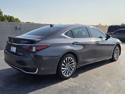 Used 2025 Lexus ES 300h Ultra Luxury w/ Accessory Package (Z2) FWD image 5