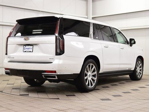 Used 2023 Cadillac Escalade ESV Premium Luxury Platinum w/ Heavy-Duty Trailer Package image 8