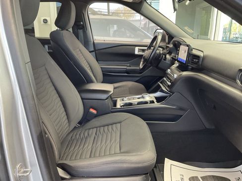 Used 2020 Ford Explorer XLT image 14
