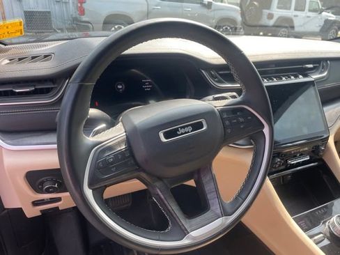 Used 2023 Jeep Grand Cherokee Limited w/ Luxury Tech Group II AWD/4WD image 10