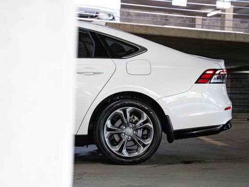 Used 2023 Honda Accord EX-L image 4