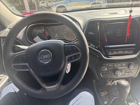 Used 2021 Jeep Cherokee Limited image 17