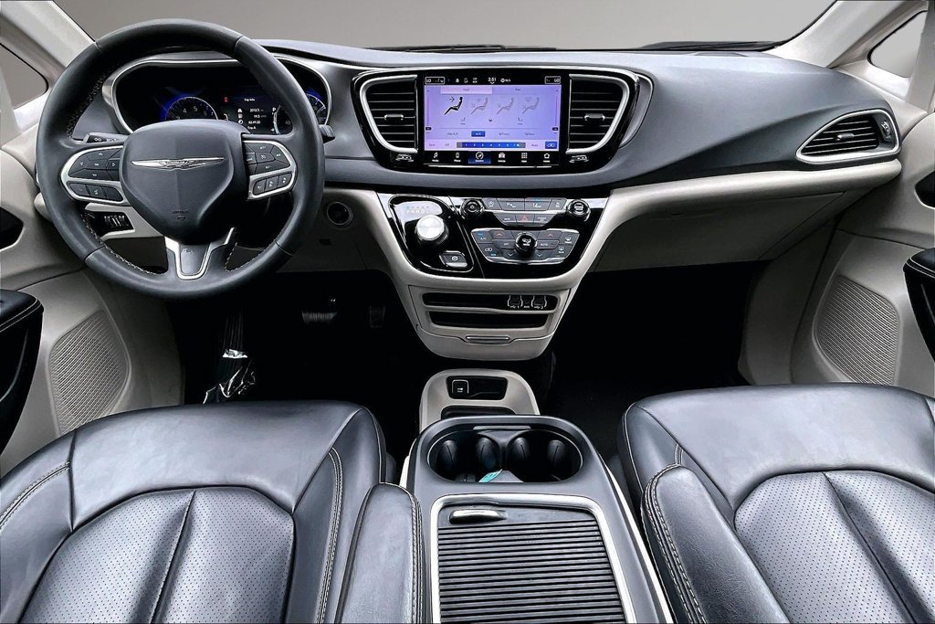 Used 2023 Chrysler Pacifica Touring-L FWD image 8