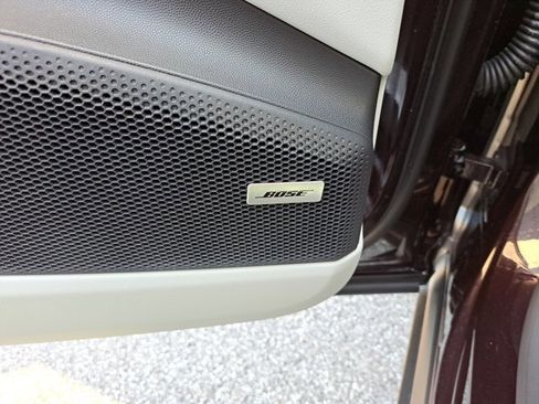 Certified 2025 Porsche Macan Electric image 28