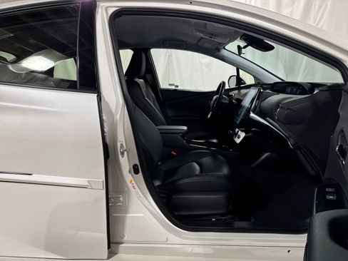 Used 2017 Toyota Prius Prime Premium w/ Carpet Mat Package FWD image 15