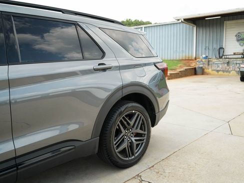Used 2025 Ford Explorer ST-Line w/ ST-Line Street Pack AWD/4WD image 21