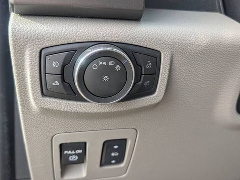 Used 2015 Ford F150 XLT w/ Equipment Group 302A Luxury AWD/4WD image 20