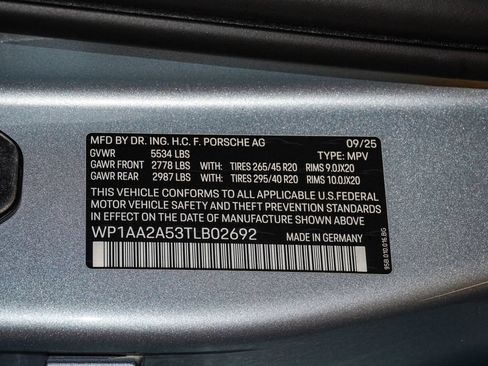 Certified 2026 Porsche Macan AWD/4WD image 30