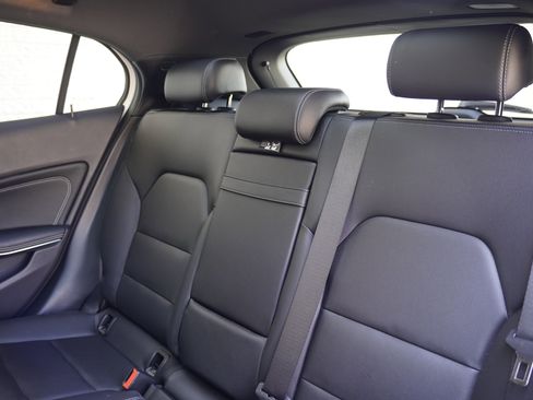Used 2019 Mercedes-Benz GLA 250 4MATIC image 28