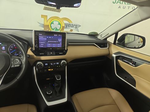 Used 2022 Toyota RAV4 XLE Premium AWD/4WD image 25